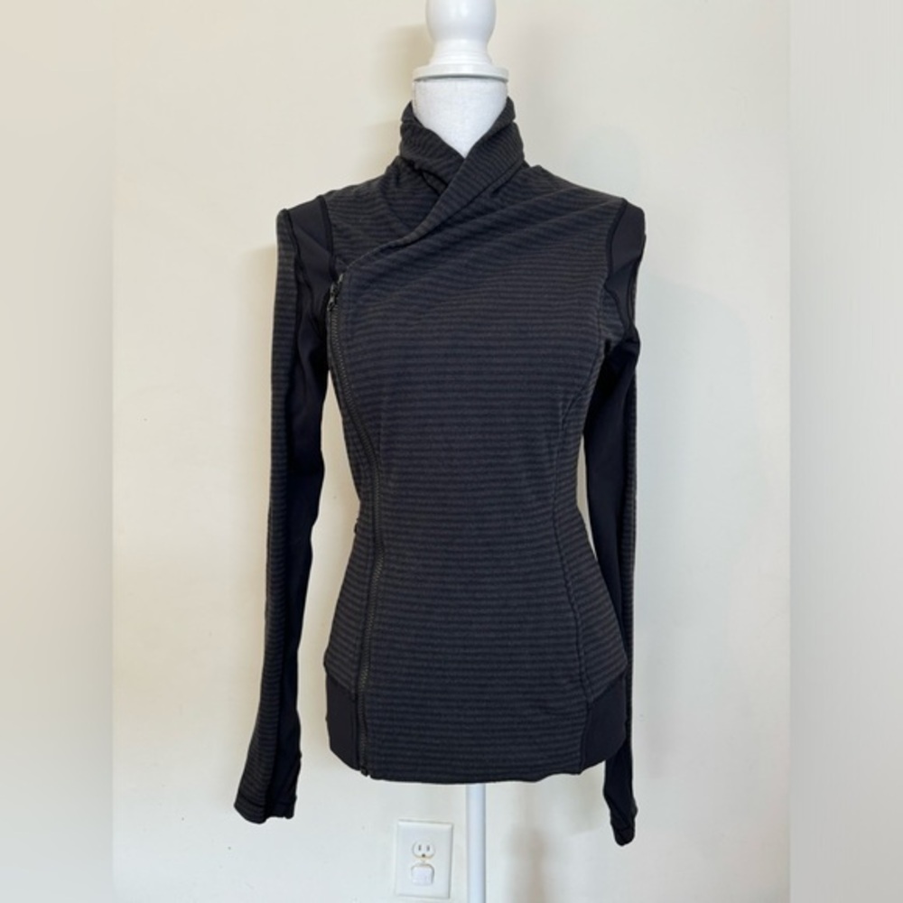 Lululemon Bhakti Yoga‎ Jacket Wrap Stripe Black Dark Slate Gray Fitted Zip up 4
